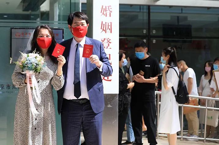 【因疫情被迫同居13天!4个月后他们领证了,我和男友因为疫情同居了不到一个月,就跟他分手了】