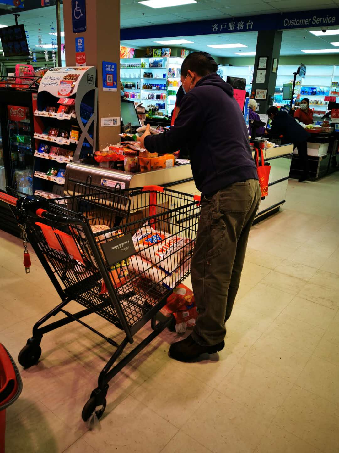 【疫情疯狂囤货,疫情囤货图片搞笑】