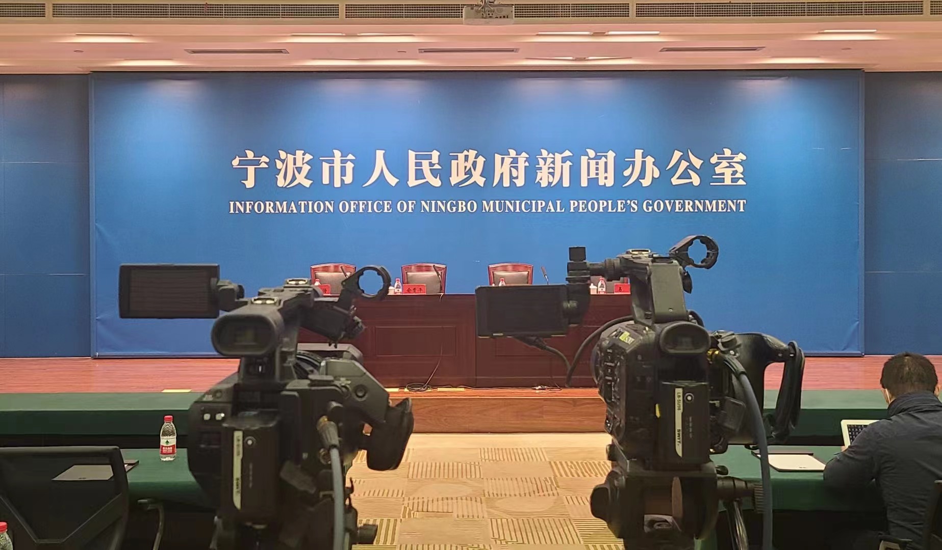 【宁波疫情防控/宁波疫情防控 华伟 王涌】 【宁波疫情防控/宁波疫情防控 华伟 王涌】