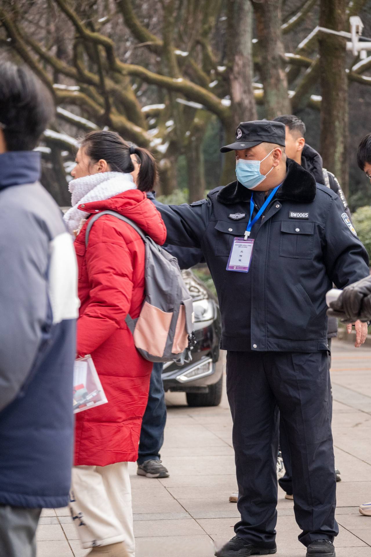 【疫情防控两不误/多举措防疫工作两不误两手抓】