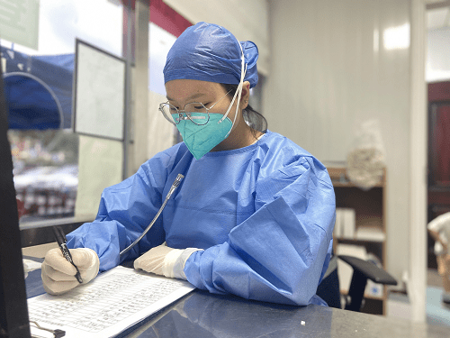 疫情护士大战黑人】