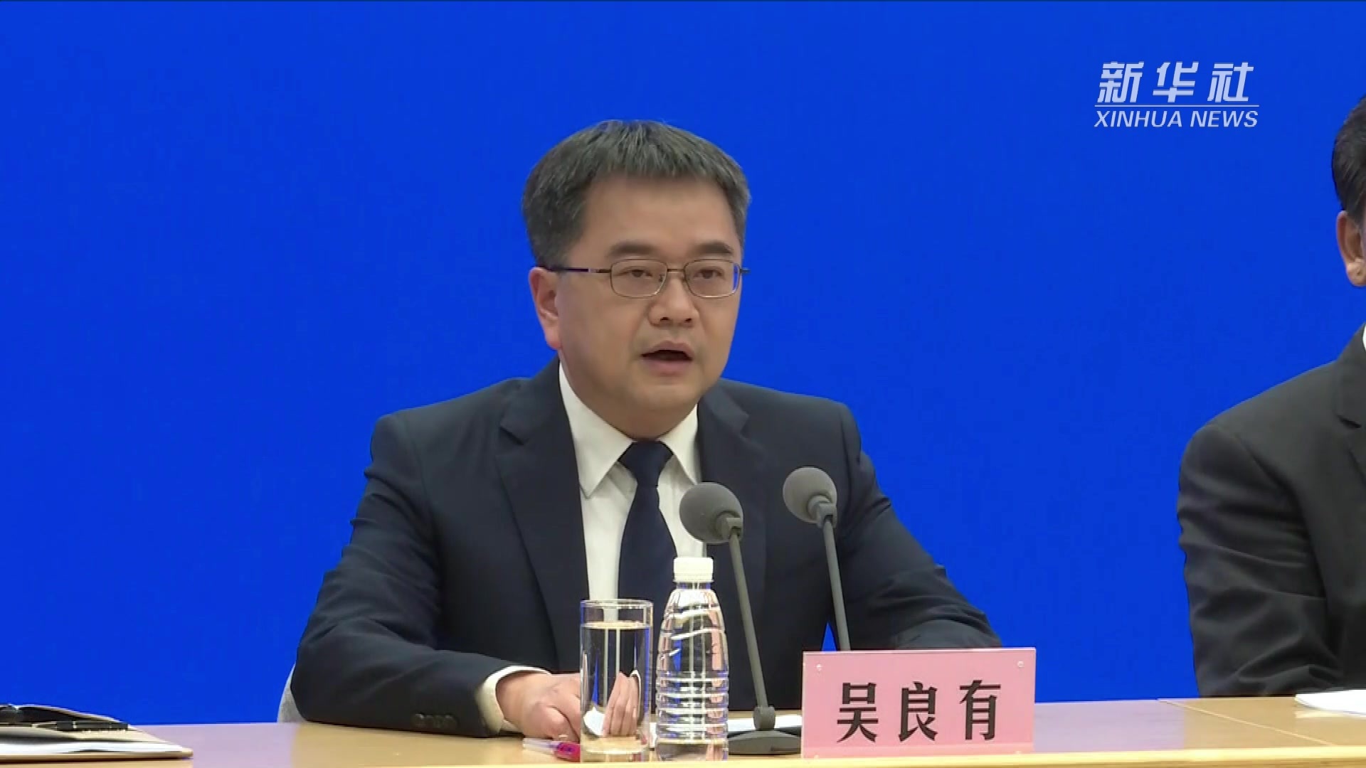 【疫情有所好转,疫情有所好转,但仍然不能放松】 【疫情有所好转,疫情有所好转,但仍然不能放松】